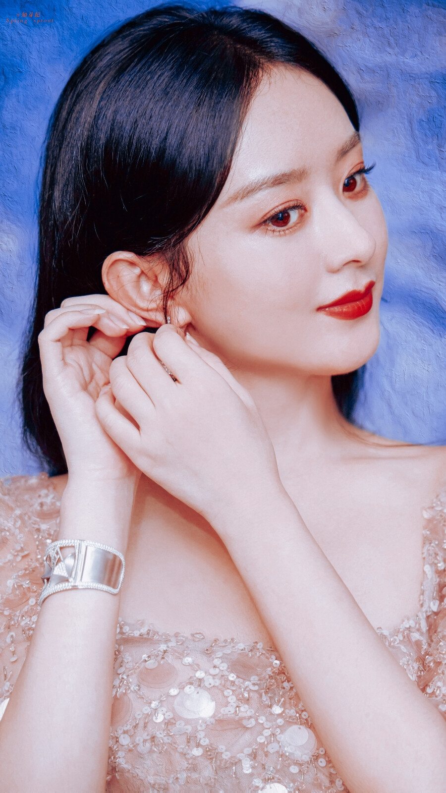 丽颖最新美图，光影魅力瞬间展现！