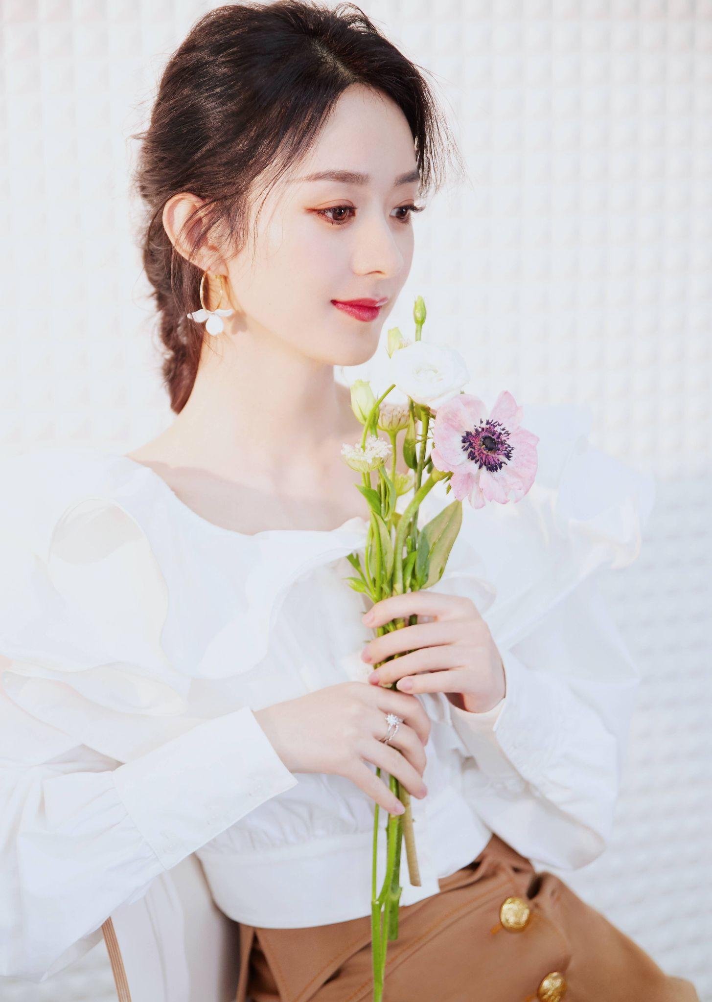 丽颖最新美图,光影魅力瞬间展现!