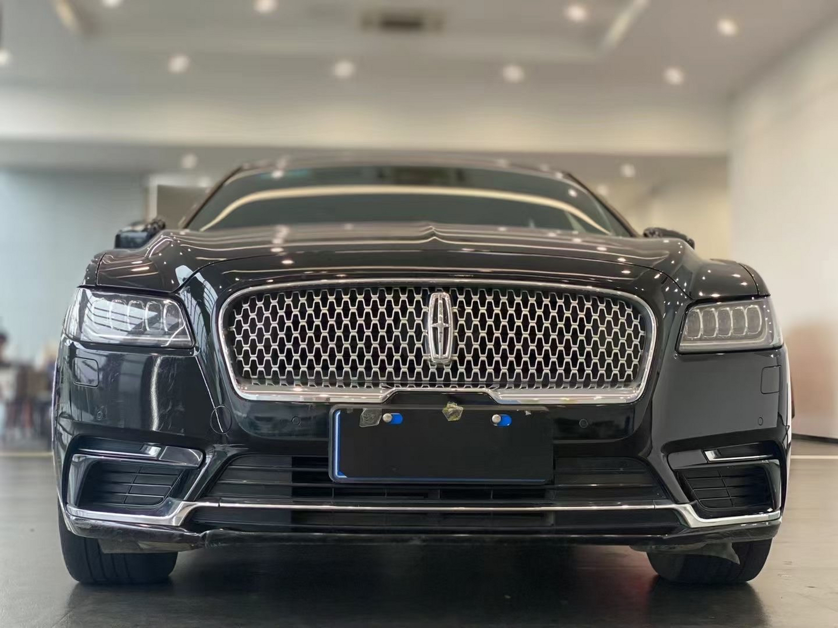 最新林肯汽车,小巷中的隐藏珍宝