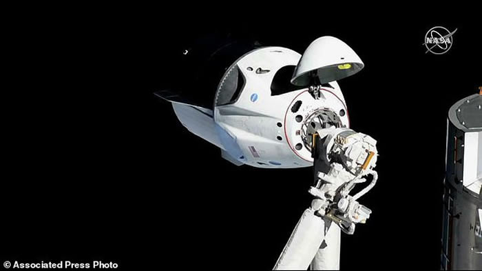 美国最新太空飞船，探索宇宙的新利器亮相！