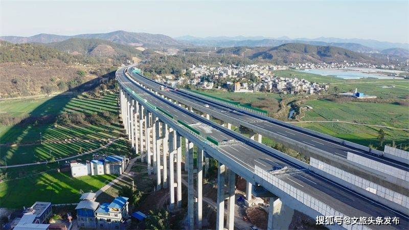 新昆楚大高速最新动态，自然美景之旅的启程