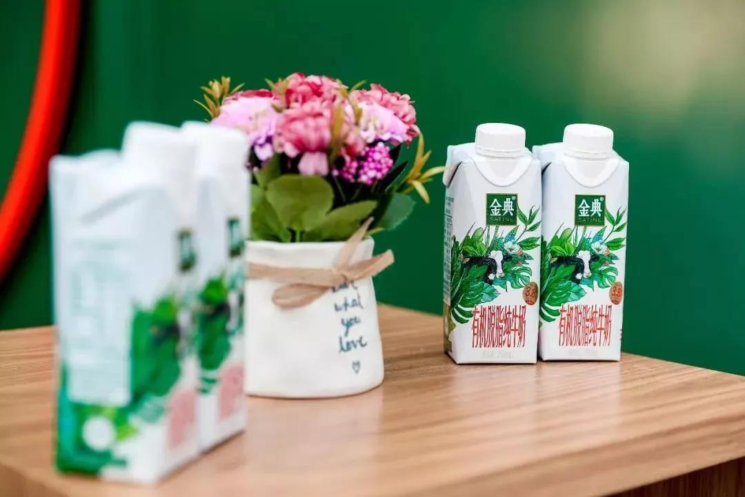 金典奶最新动态，背景、重要事件与地位概述