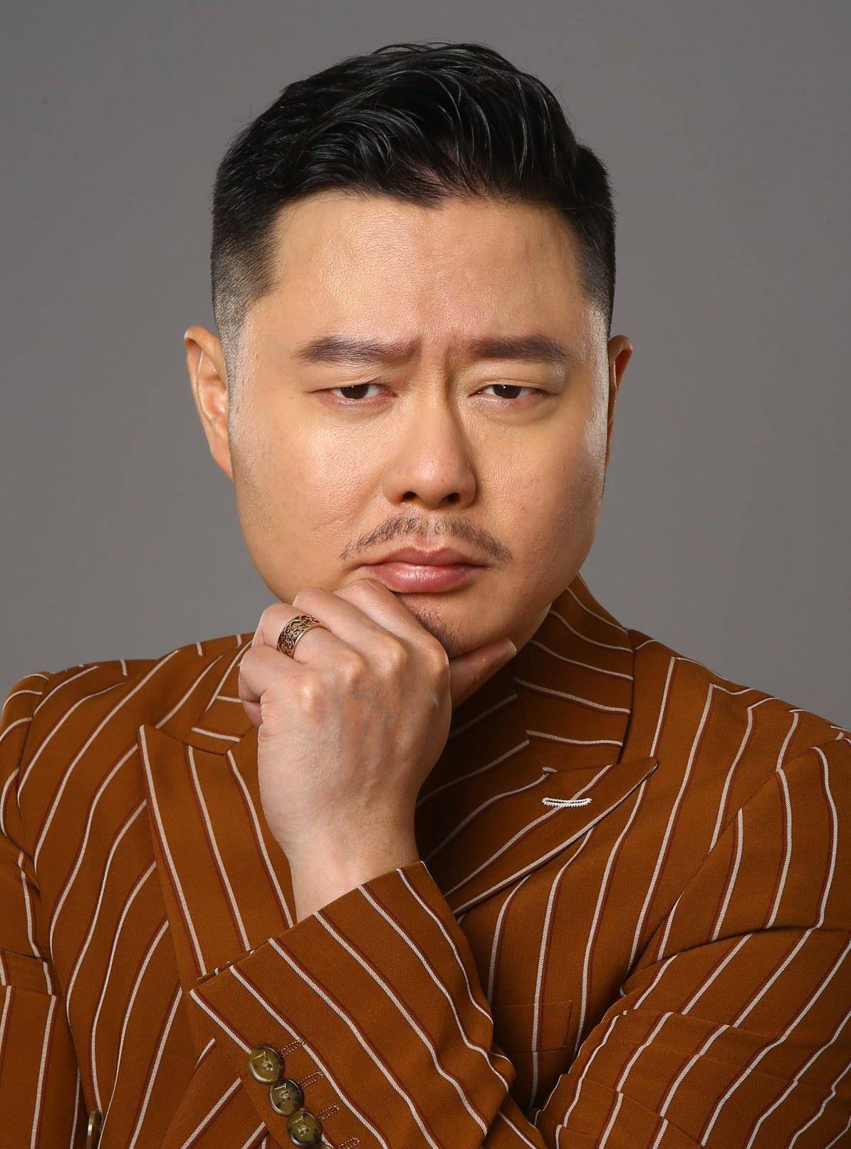 宝藏小店揭秘，演员背后的艰辛之路