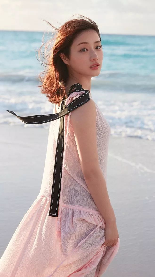 日本熟女明星的温馨日常，爱与陪伴的时光