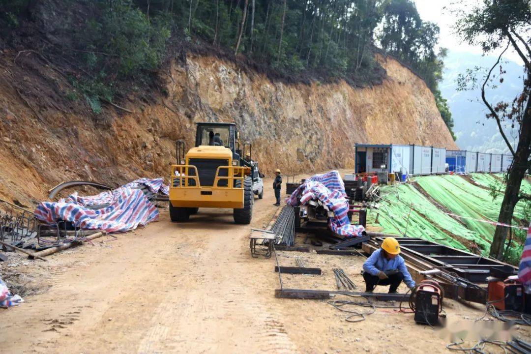 江贺高速建设新动态，科技引领，连接新时代的驰骋之路