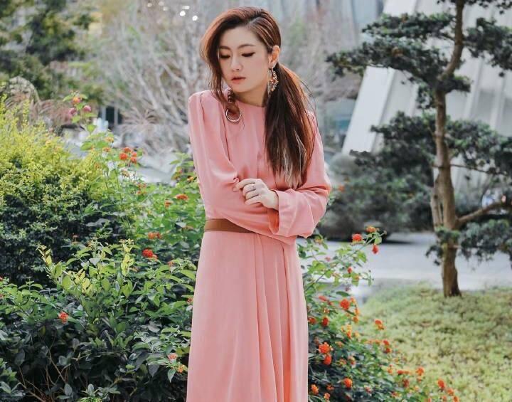 疤痕明星，力量的转变与自信的闪耀