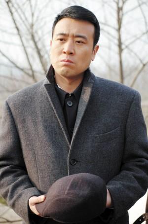 荧屏与现实间的蜕变，男电视演员自信与成就感的成长之路