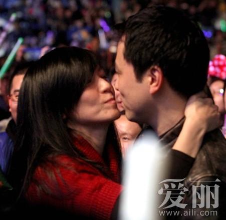 明星激吻视频背后的故事，一场寻找内心宁静与平和的自然美景之旅