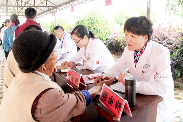 中西医结合政策动态下的智能健康护理系统革新体验