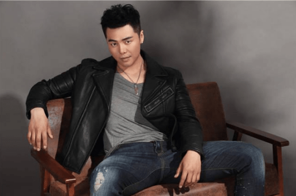 陈奕名,星光熠熠,演技无边