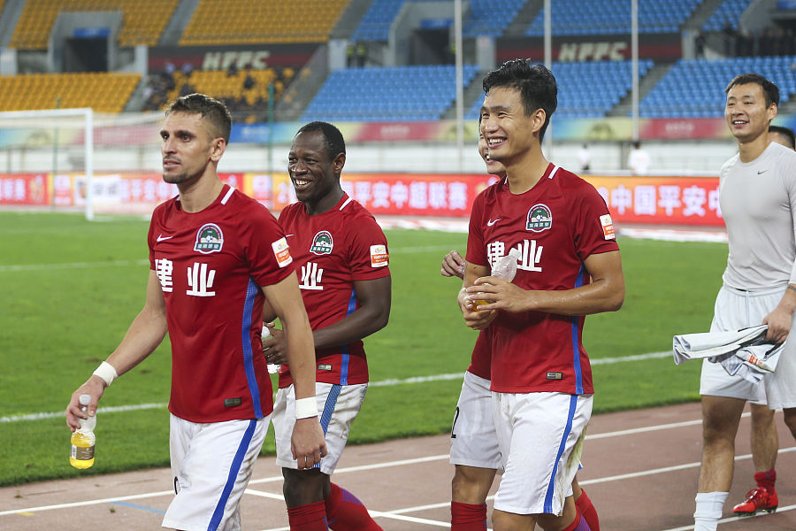 河南建业足球最新动态,绿茵场上的足迹与自然的共鸣