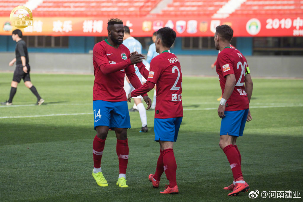 河南建业足球最新动态,绿茵场上的足迹与自然的共鸣