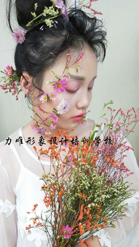 最新妆面造型,探索自然美景,寻找内心平和的旅程