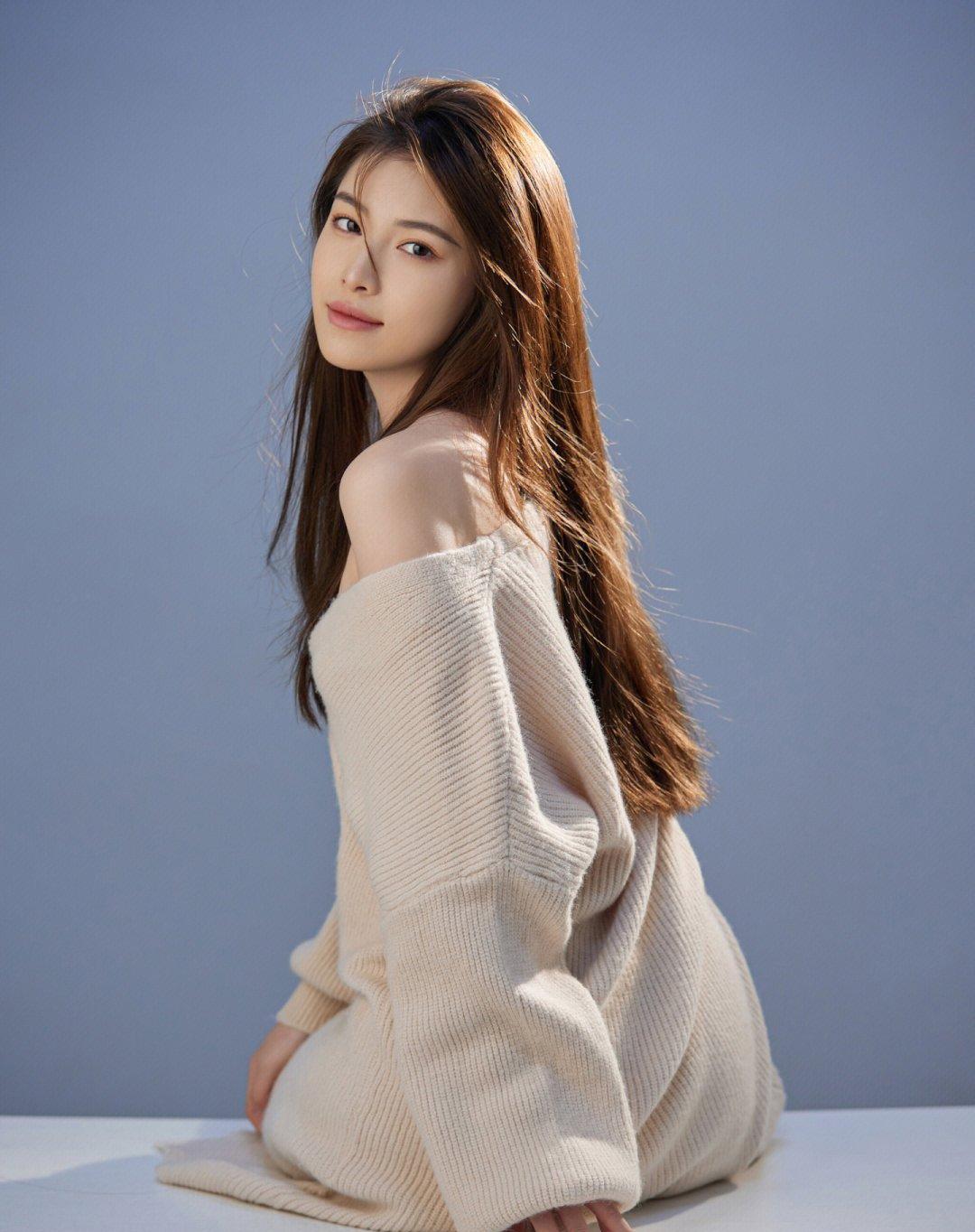 最新模特写真,艺术表现还是商业宣传之争?