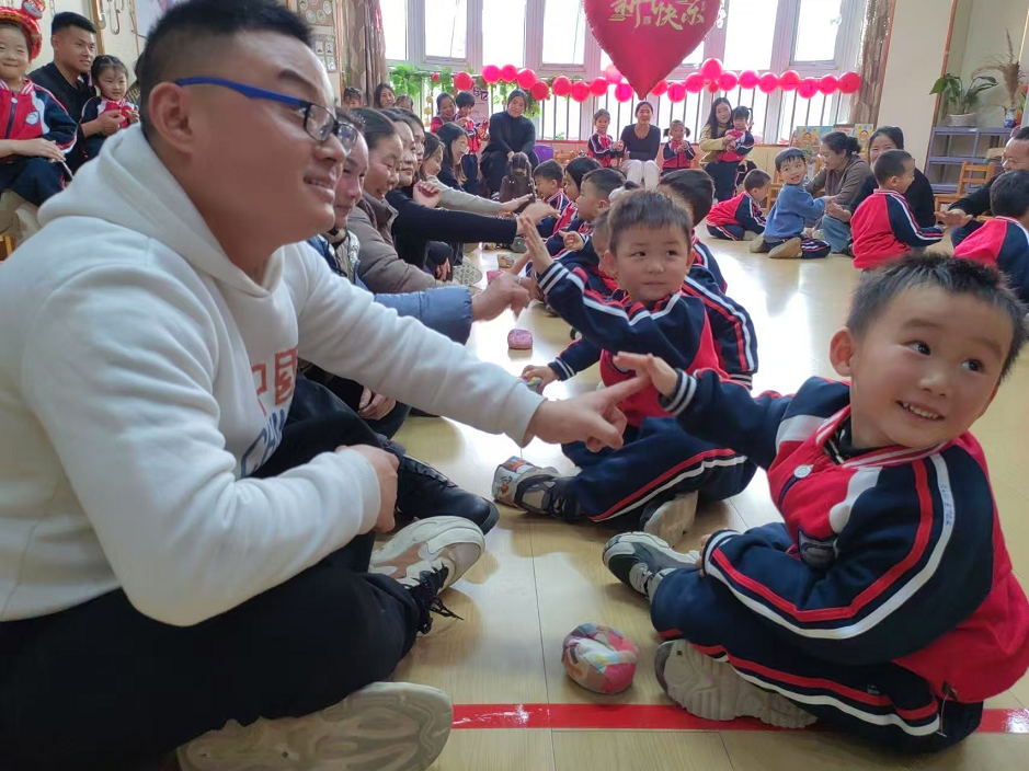 时代风尚与家庭共舞,最新亲子舞蹈展现新纪元风采