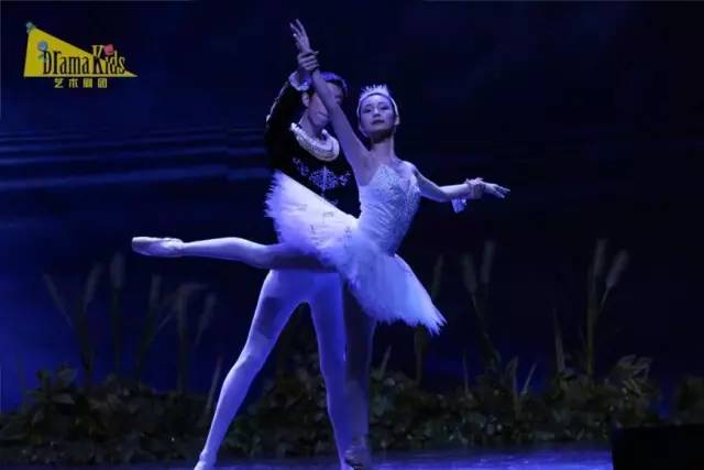 时代风尚与家庭共舞,最新亲子舞蹈展现新纪元风采