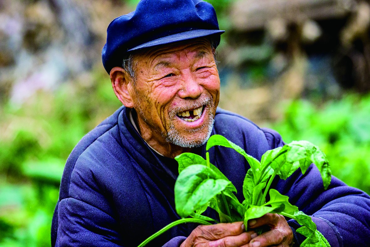 中国老人最新，小巷深处的独特风情