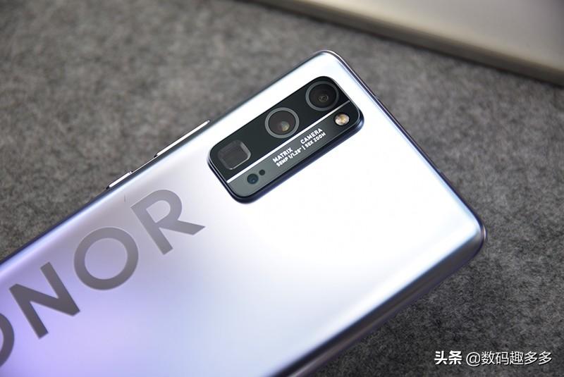 荣耀最新5G,日常小确幸与爱的纽带的力量