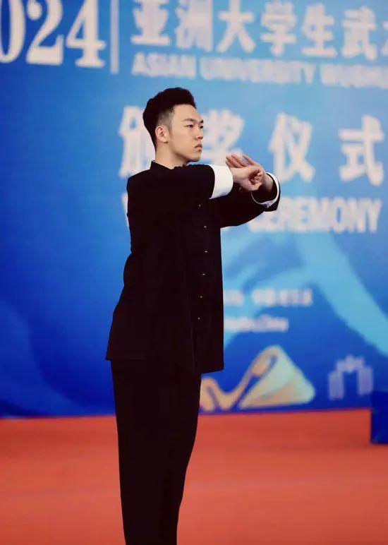 探索小巷魅力与独特小店,2024最新帅哥图片之旅