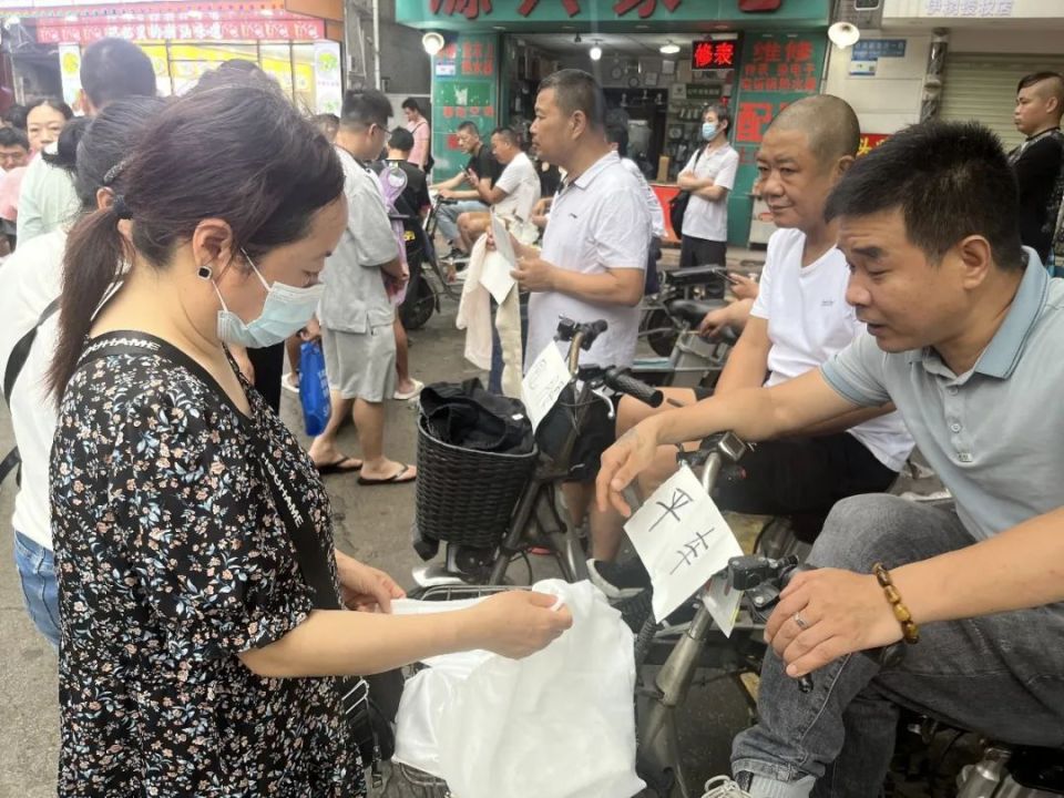 最新清苑女工招聘信息，邻里小妞的求职奇遇与友情故事揭秘