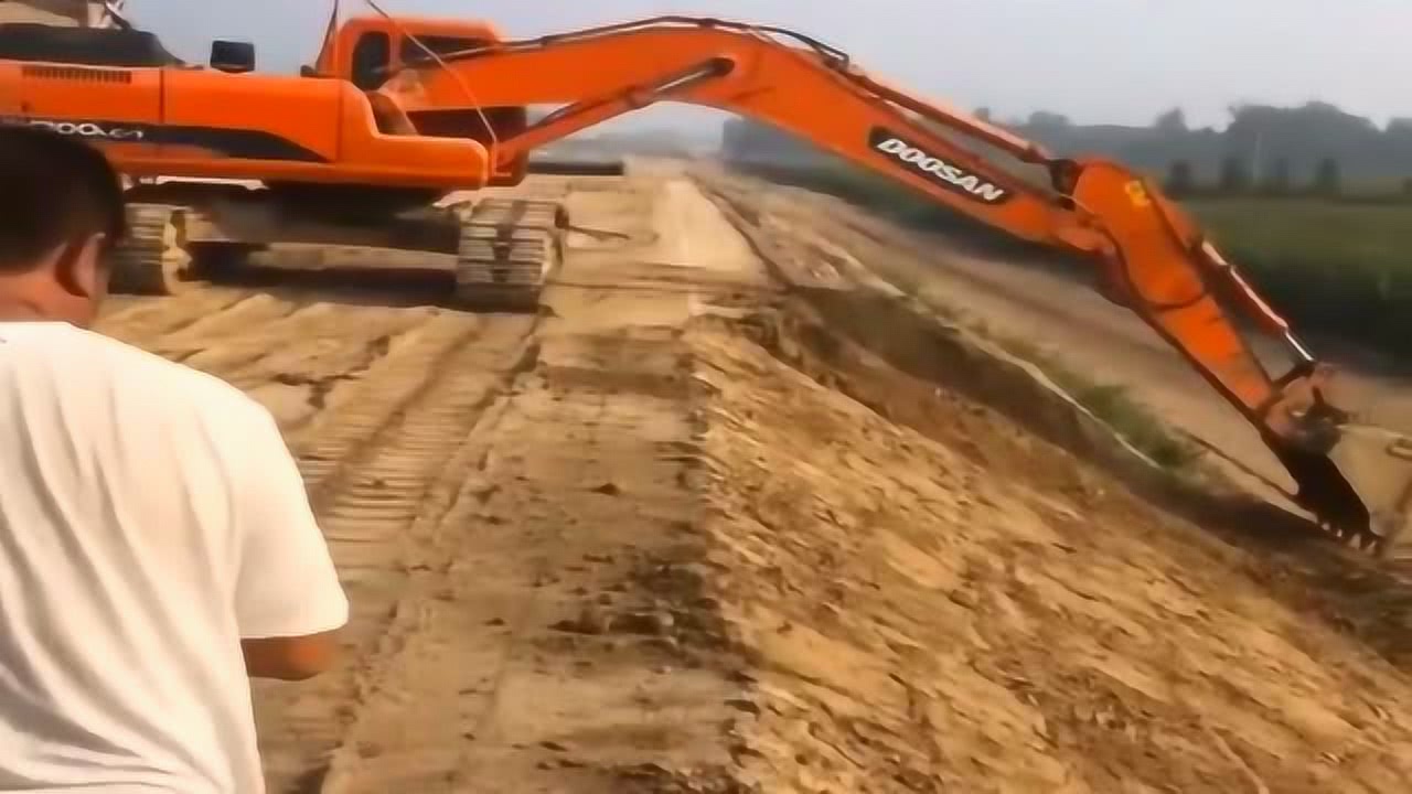 最新招募推土机驾驶员启事