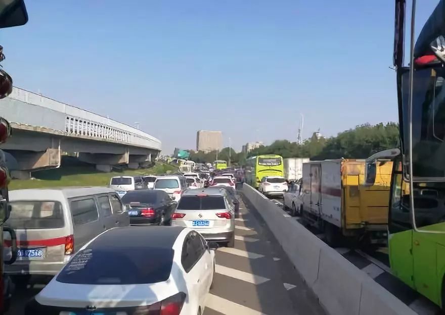 通州交通事故实时更新,最新消息汇总