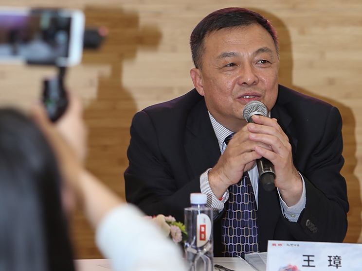 王璋最新职务,小巷中的美食探险之旅领航者