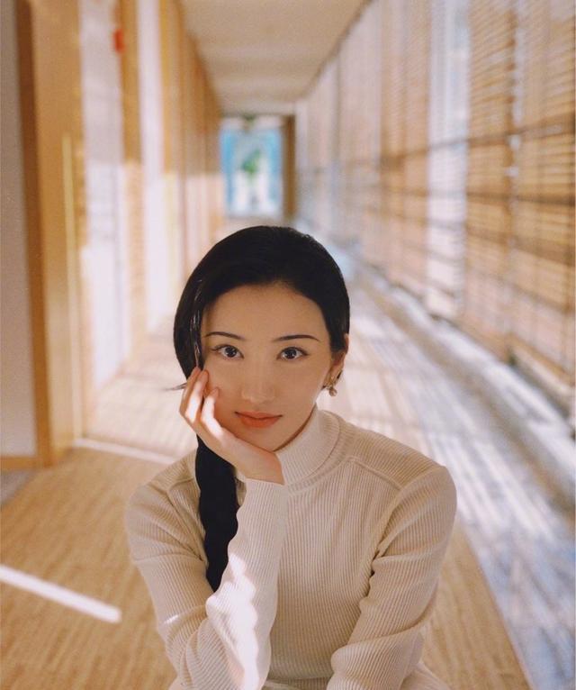 景甜最新眉毛下的日常风采