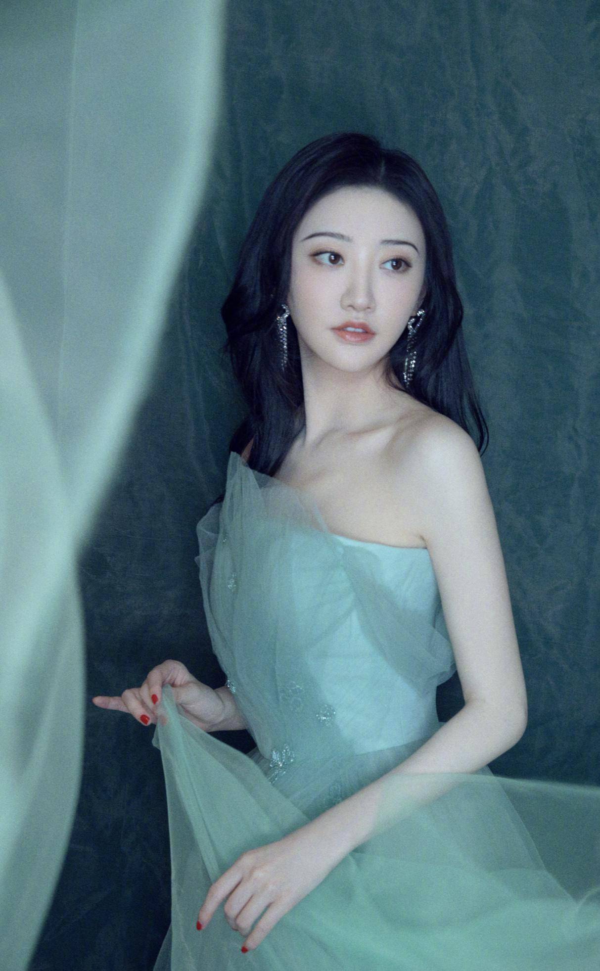 景甜最新眉毛下的日常风采