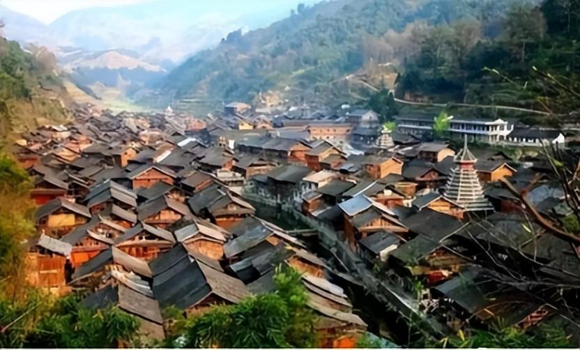 丹寨旅游小镇最新动态,蓬勃发展与挑战并存同步更新