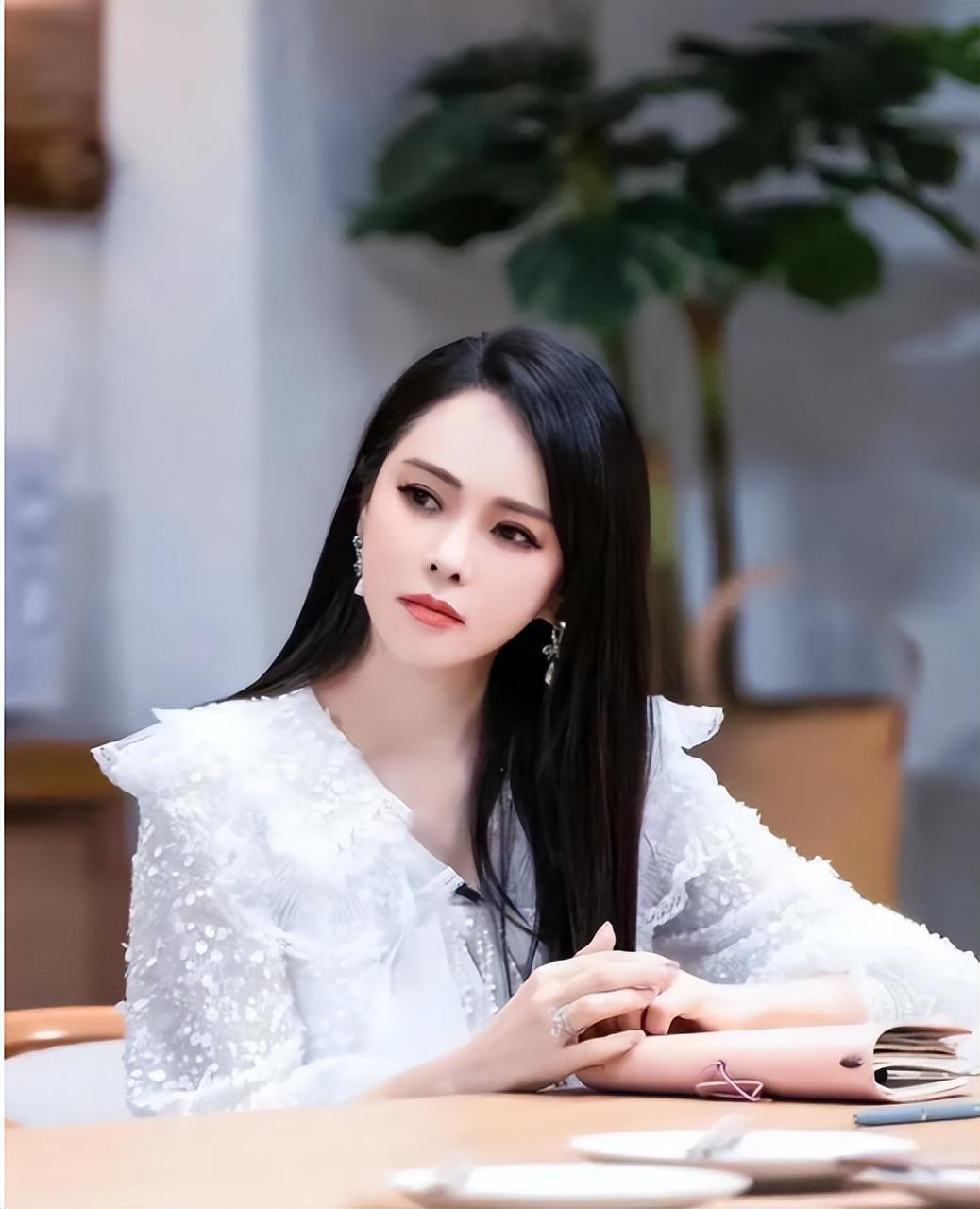 女明星的纹身之谜，背后的故事与秘密纹章