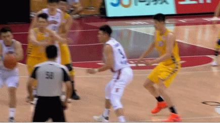 易建联篮球巨星风采与成长历程揭秘