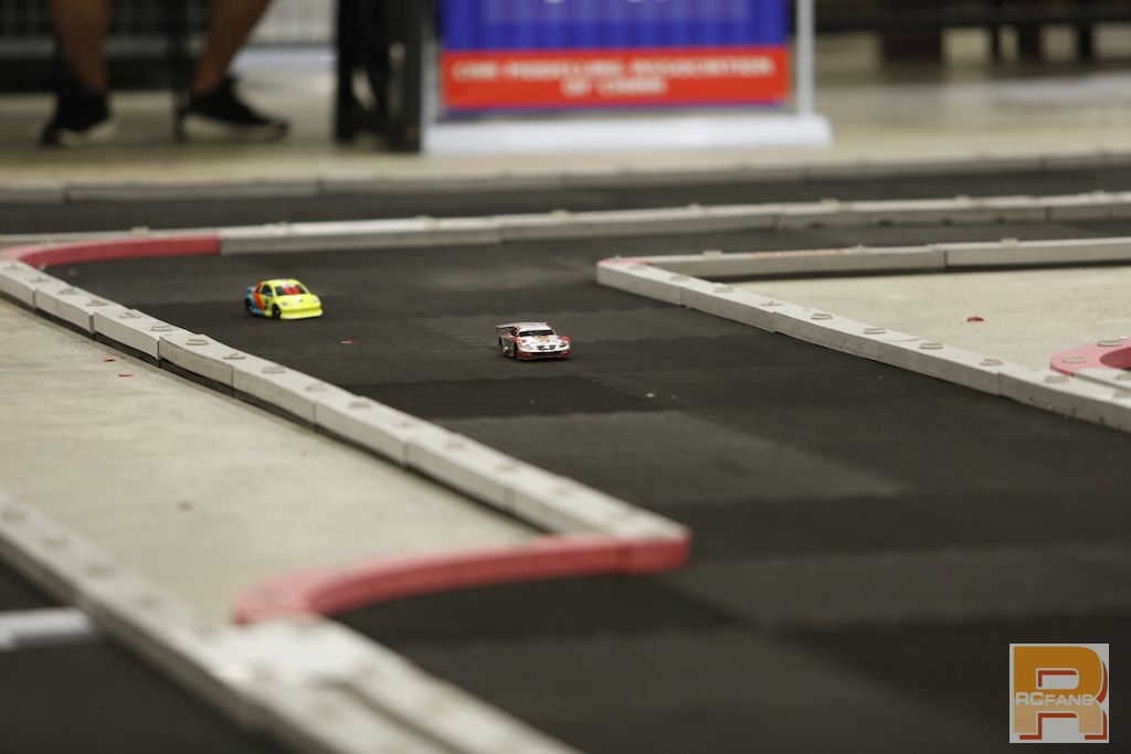 自然美景中的汽车比赛心灵之旅,速度与激情的视觉盛宴