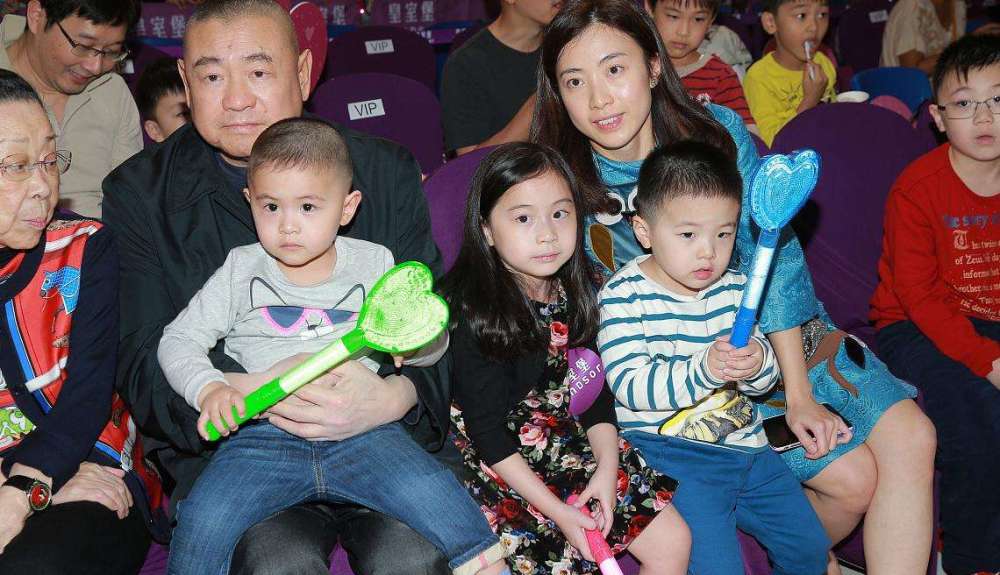 甘比近照,科技新品体验与未来生活展望