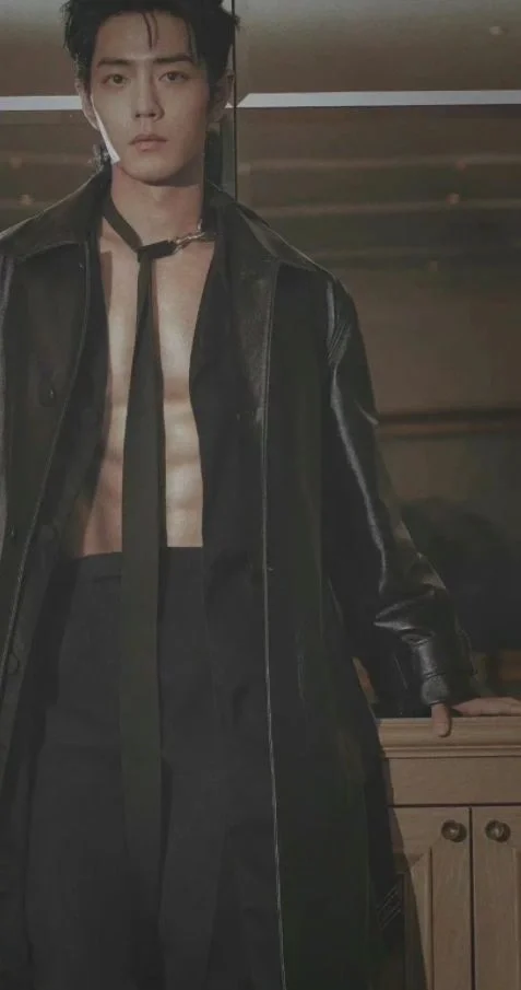 男明星腹肌的秘密揭晓,小巷深处的健身小铺见证力量之美