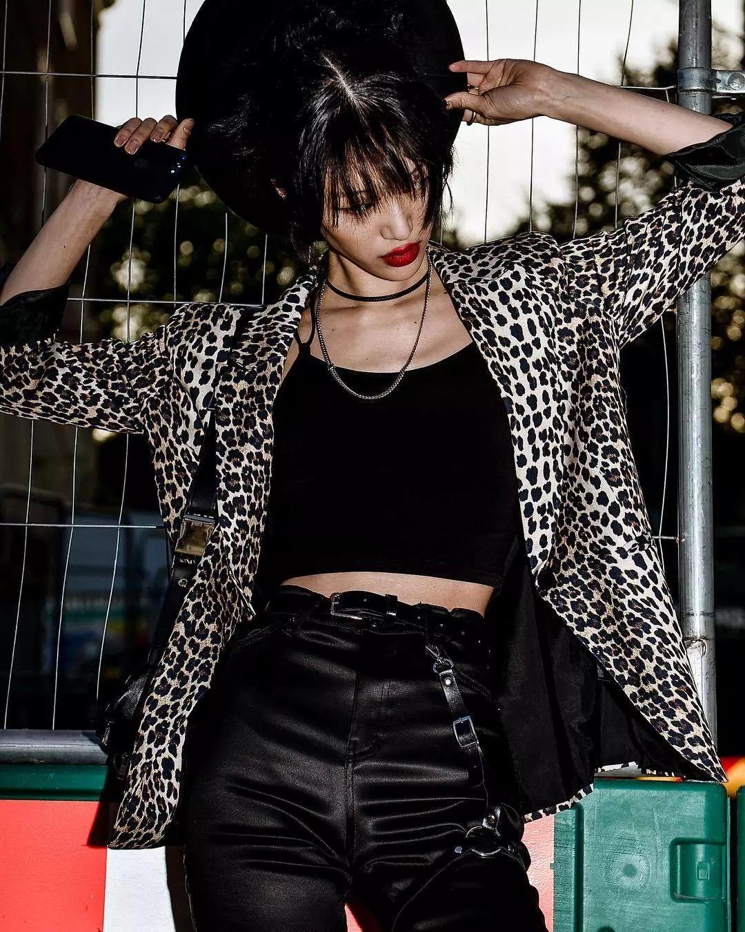 动漫穿丝袜智能穿戴体验,全新时代的科技风潮