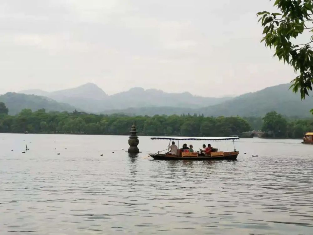 断桥残雪续集,巷弄深处的独特邂逅