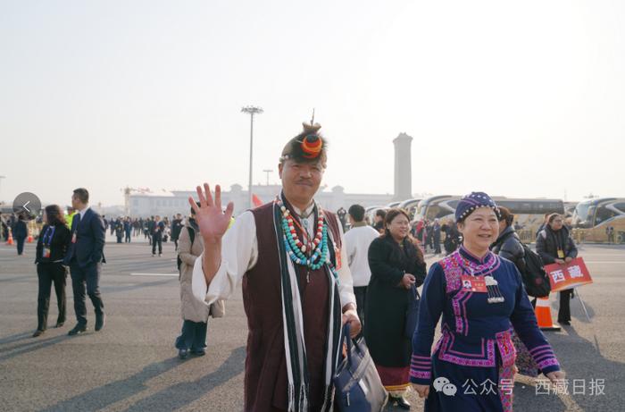 藏族服饰风采,时尚与传统交融的自信魅力