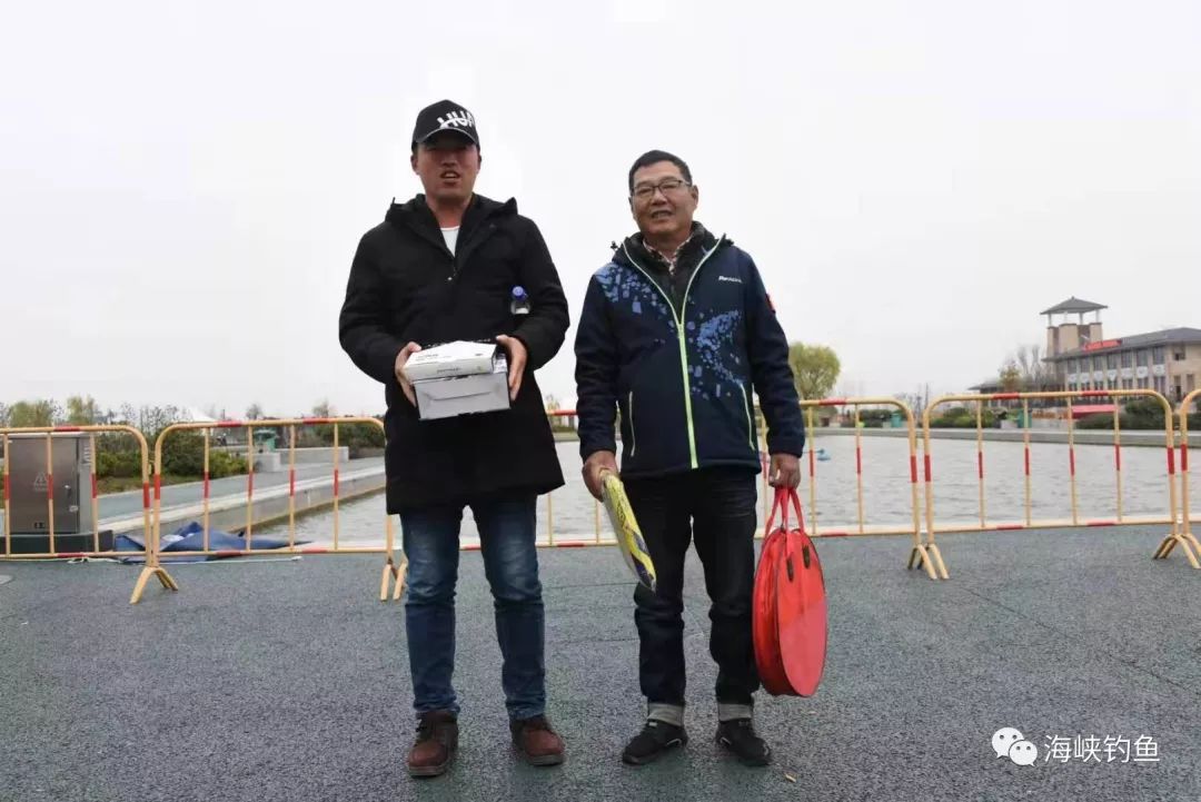 渔具店盛大举办超燃钓鱼比赛,钓鱼爱好者们准备好了吗?