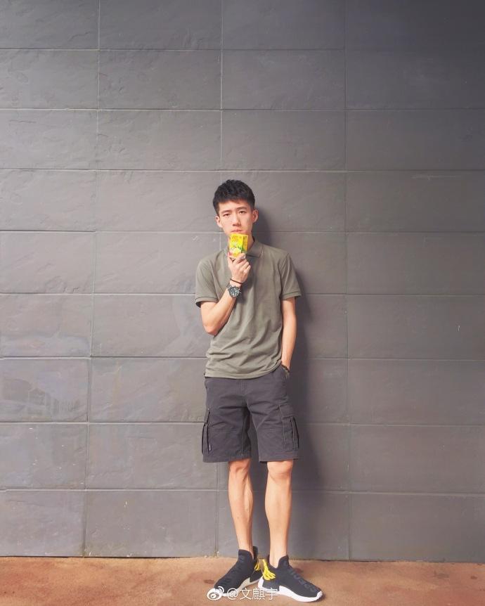 宁泽涛夺冠荣耀时刻,体现不懈精神的光辉瞬间