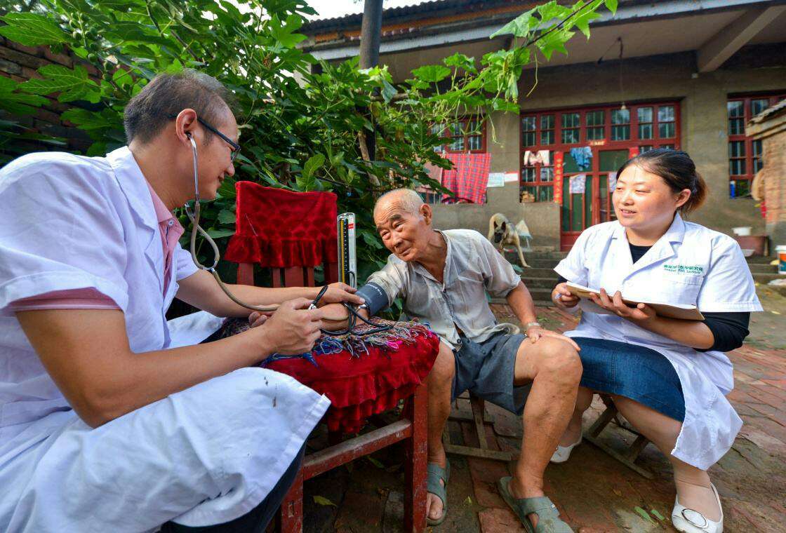 乡村医生最新动态,点亮希望之灯,自信成就梦想之路