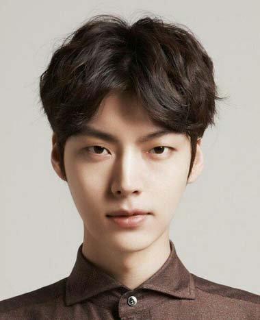 科技重塑时尚,引领未来男性发型潮流新趋势