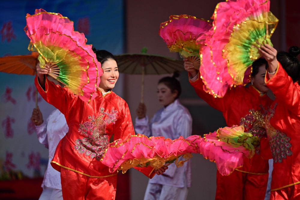 最新扇子舞蹈,背景、发展、影响及当代地位全面解析