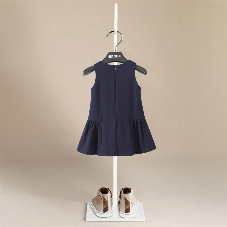 时尚科技融合,最新衣服图片展现潮流风采