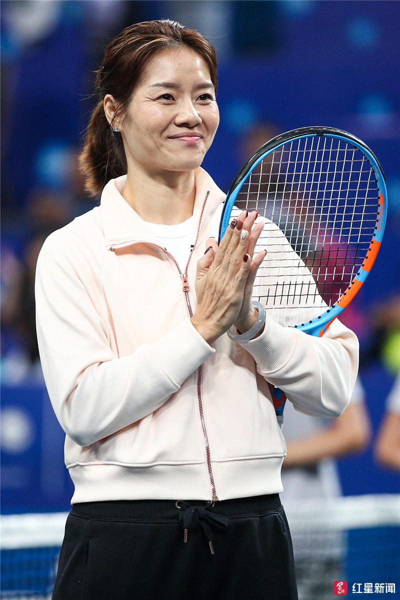 网球巨星李娜的赛场风采与人生新篇章更新报道