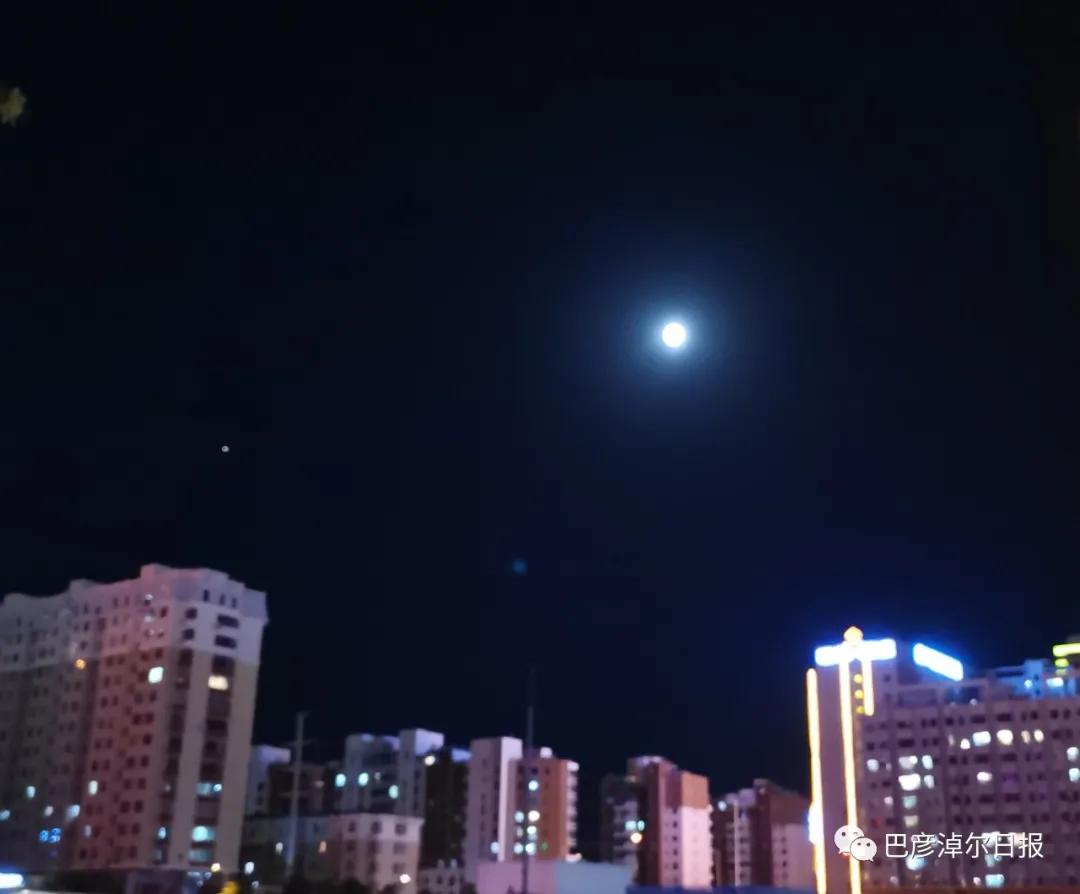 最新广场舞热潮，十五月亮升上夜空