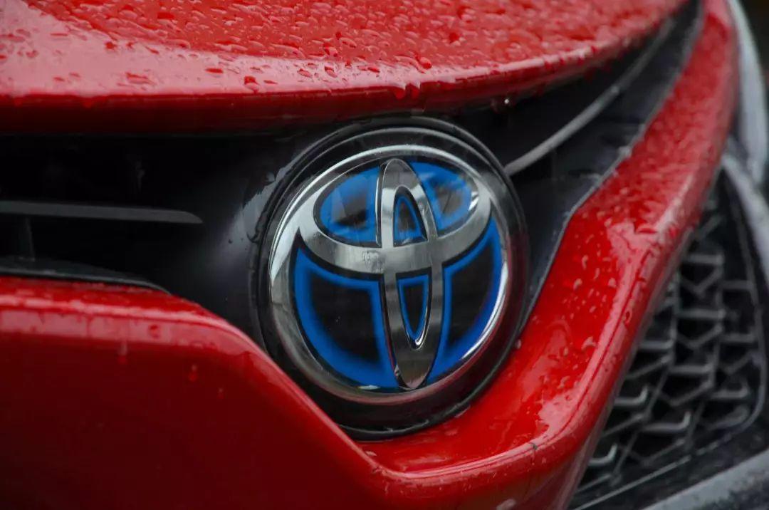 凯美瑞最新款揭秘,几代更迭与家的温馨故事