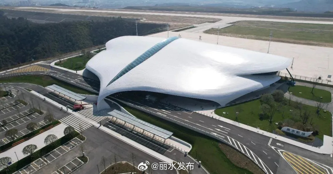 丽水飞机场最新动态,温馨飞行情缘揭秘