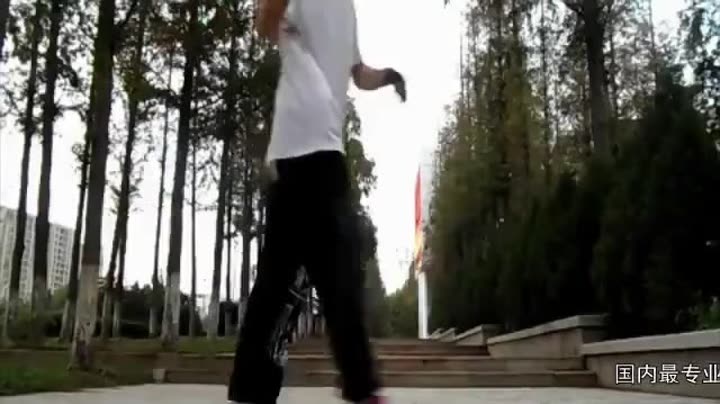 最新鬼舞步，展现时尚魅力的绝佳舞蹈💃