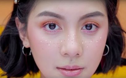 科技前沿化妆视频,探索最新美妆神器,重塑你的妆容魅力